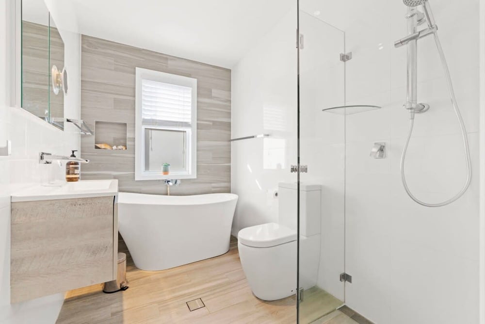 Bright Home in Trendy Newtown Close to the Park