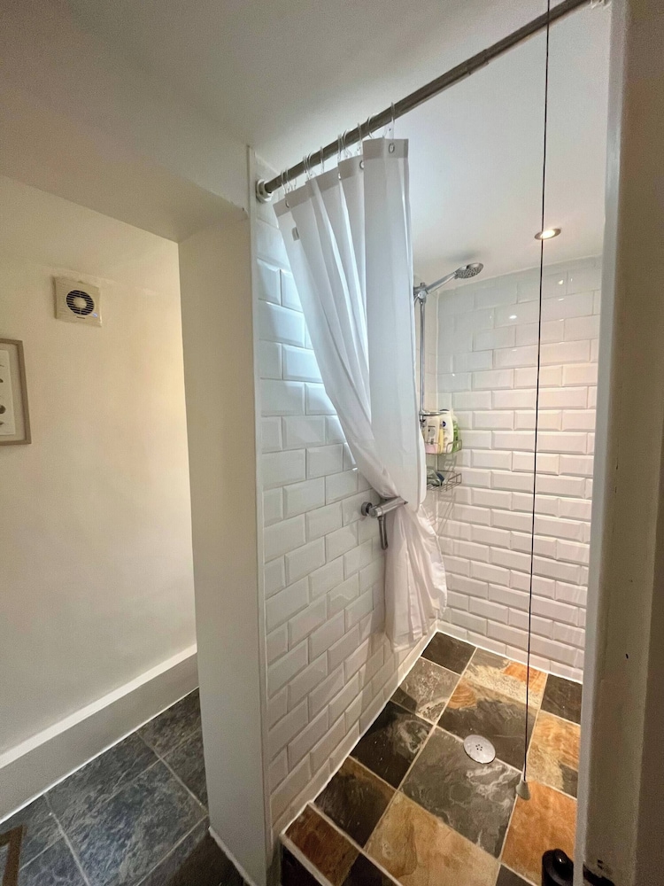 Beautiful & Cosy Apartment in Brighton BN2 3AD