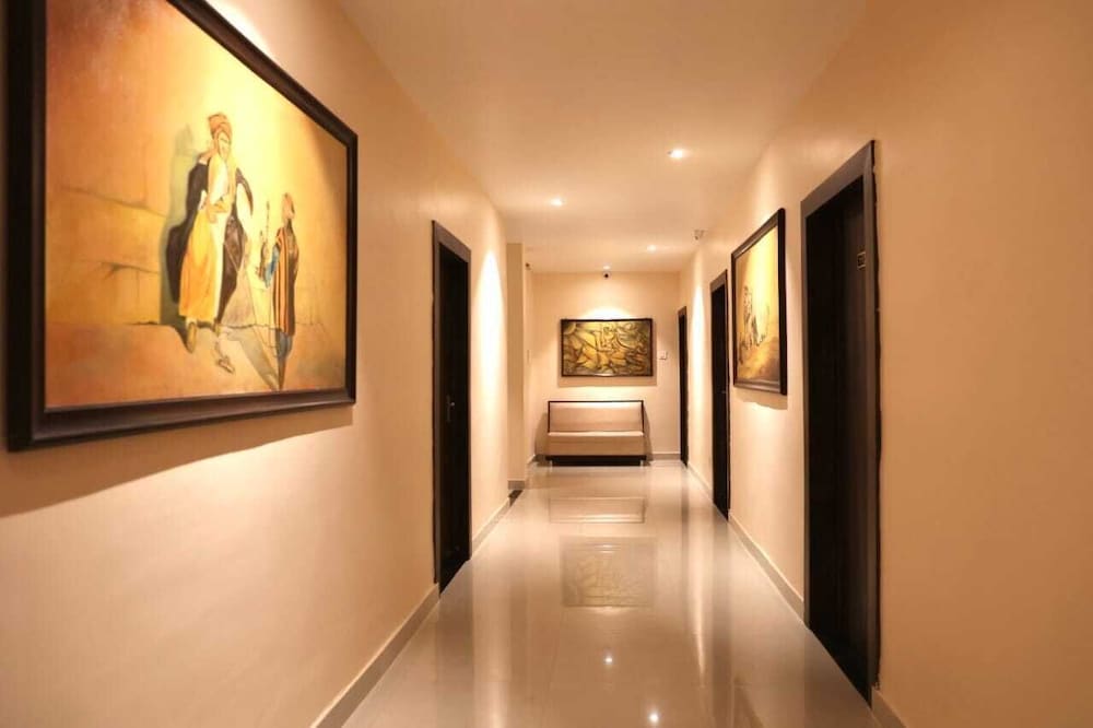 Regal Guest House by ROH