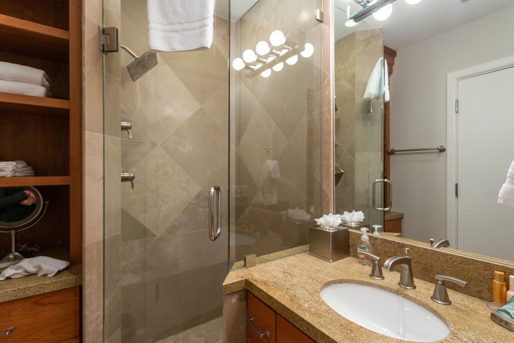 Royal Plaza at Deer Valley Resort - One Bedroom Condo with Hot Tub #301 1 Condo