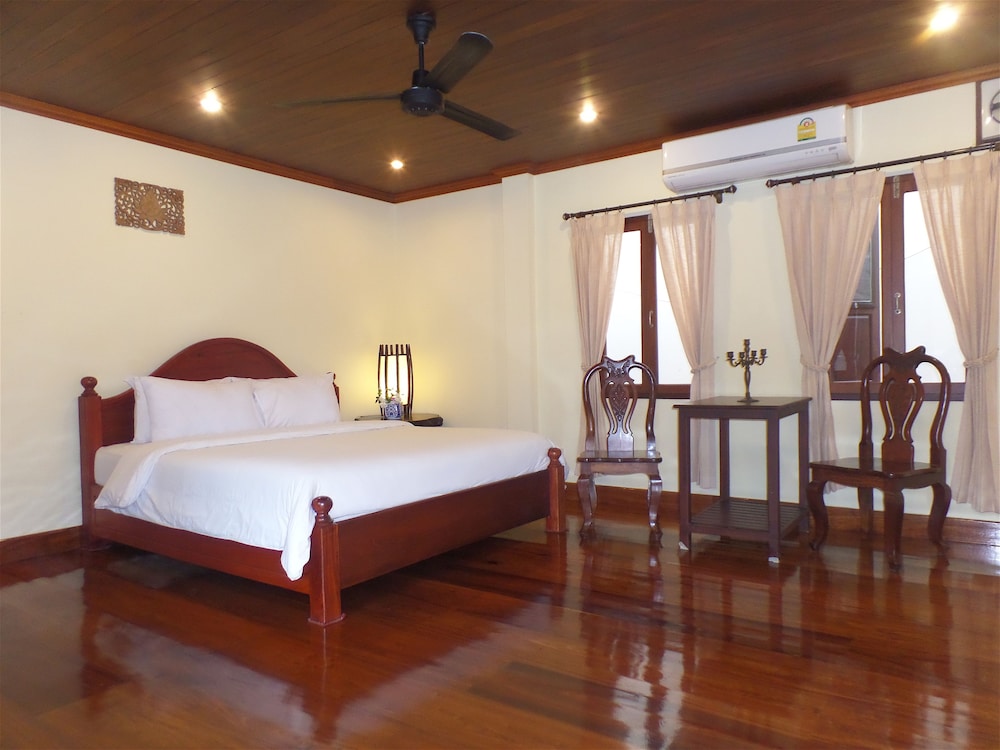 Peninsula Villas