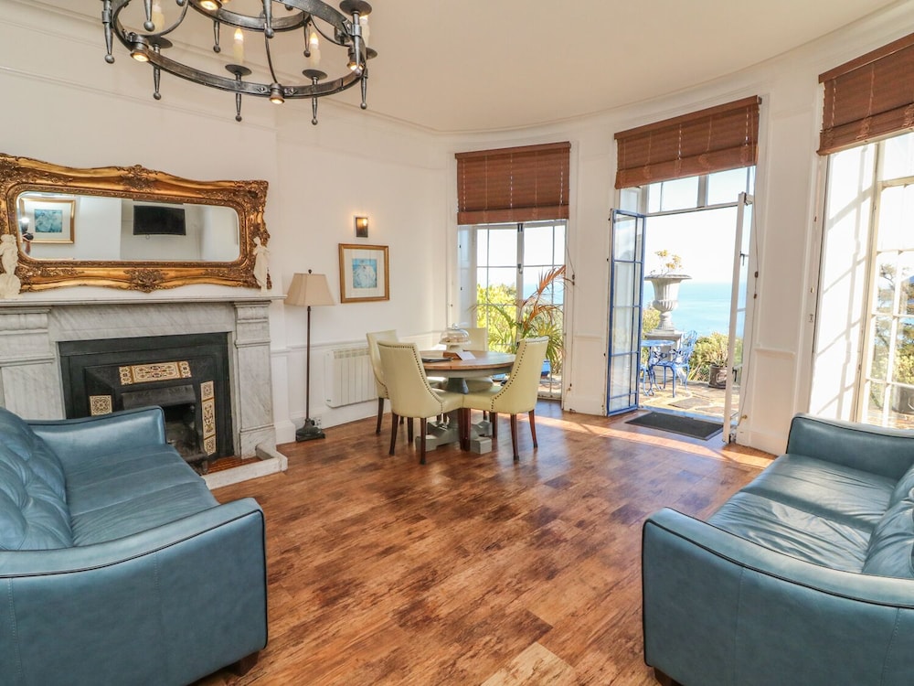 Lynton Vacations - Bayview Tower - Property Image 1