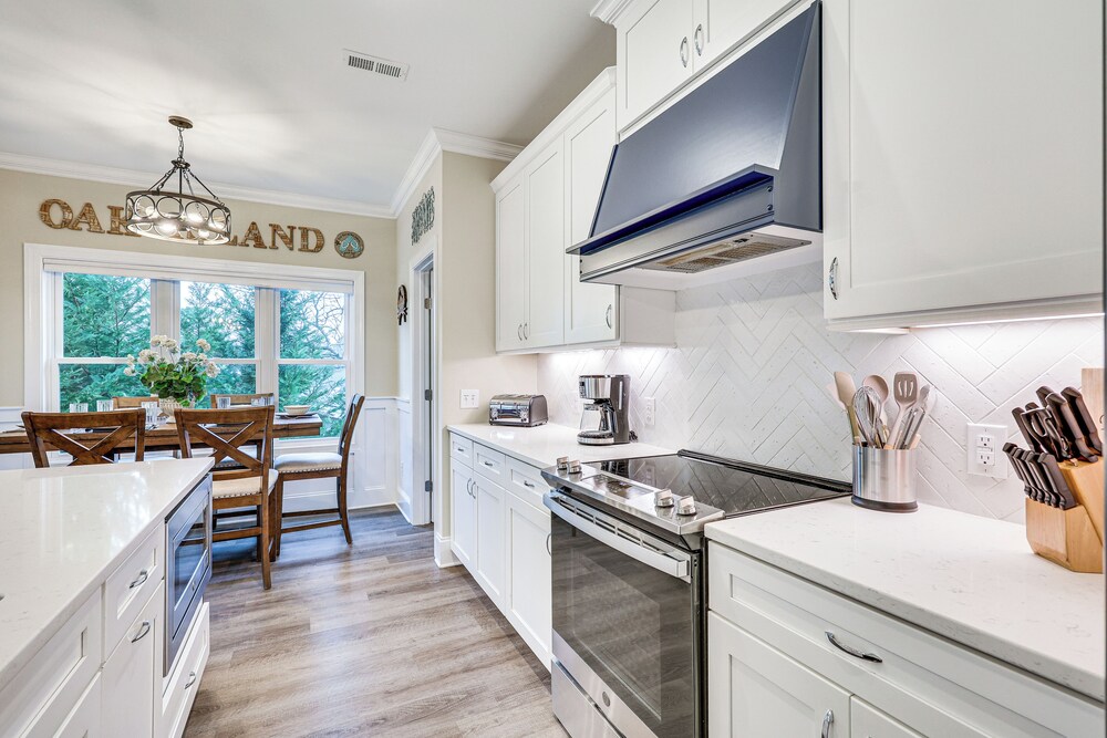 2 Mi to Long Beach: Home w/ Patio & Putting Green!