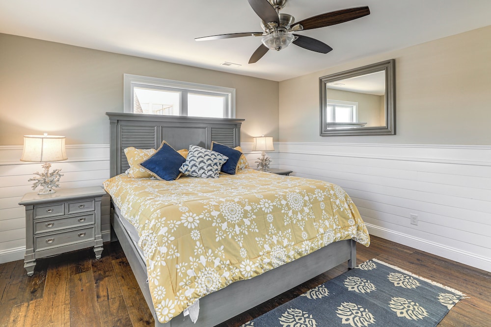 Hot Tub & Decks: North Topsail Beach Home