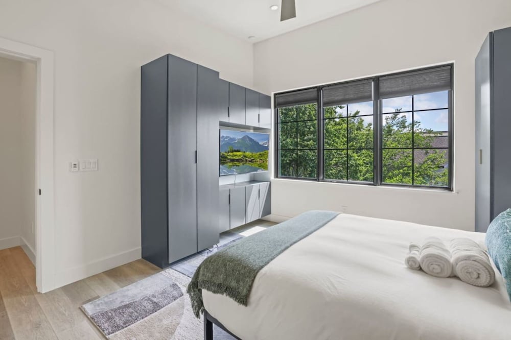 Stylish Getaway -columbus-3 Bedroom Masterpiece