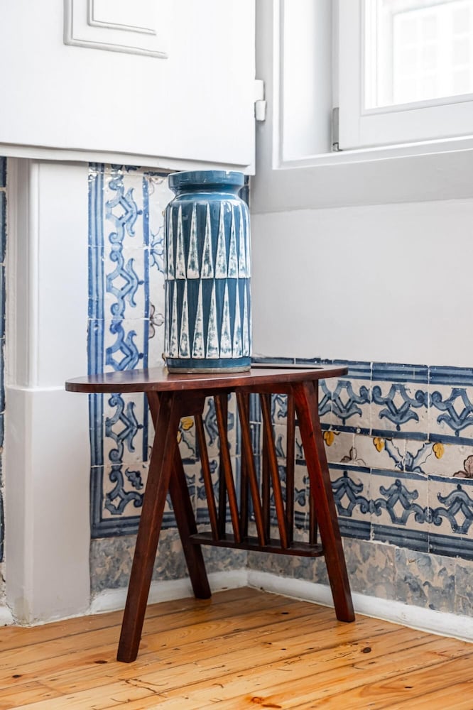Nomad s Padaria Flats Tiled Walls view 3