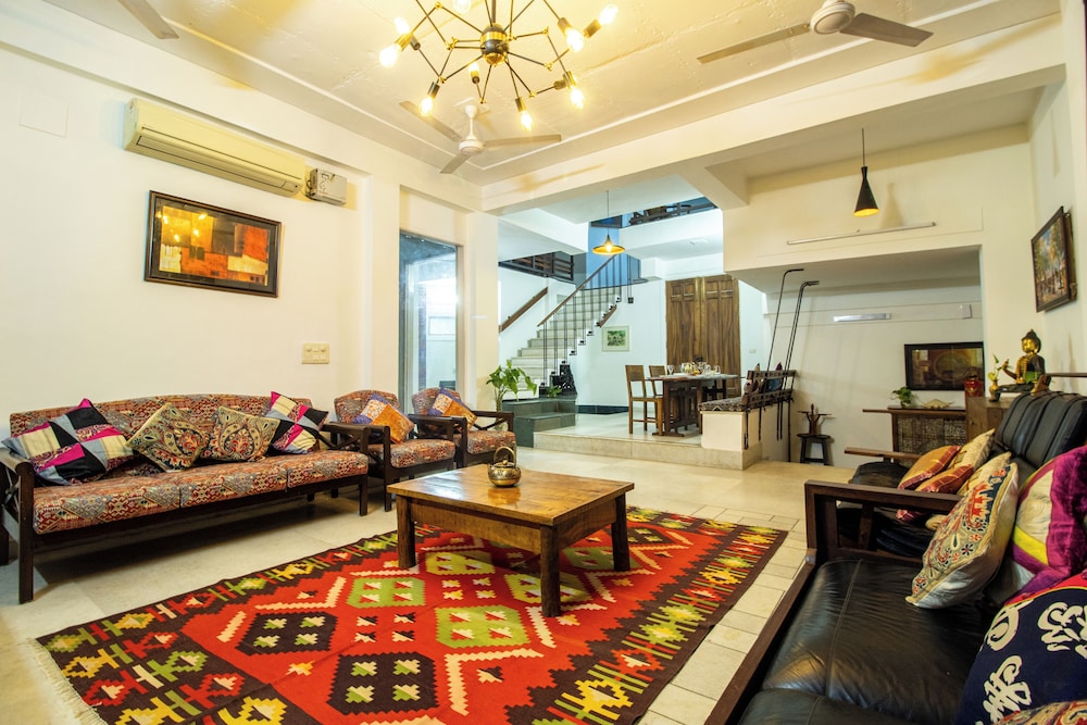 Opulent Antique 3br Villa in Gurugram