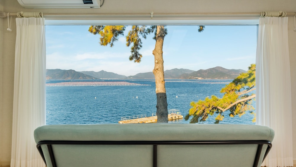 Geoje Daol Pool Villa Pension