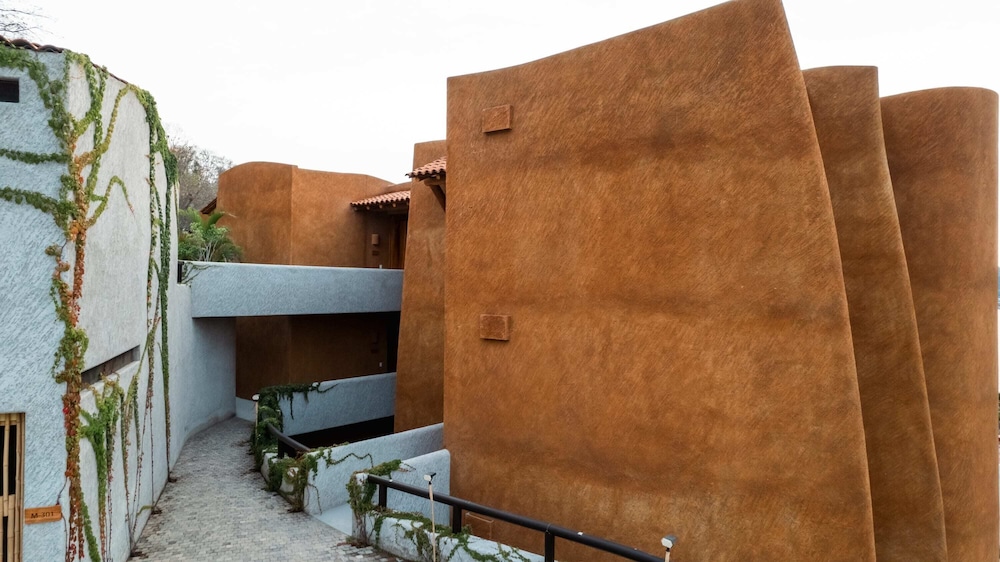 Armadillo Living Villas