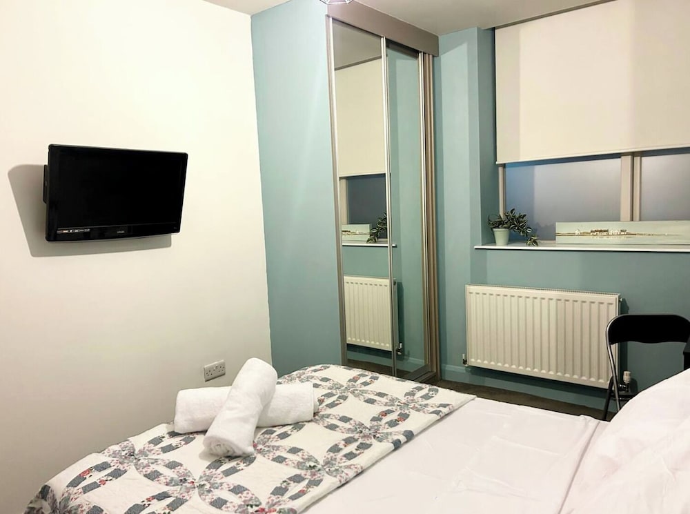 Modern Central Edwardian Apartment 4pp Private Ent