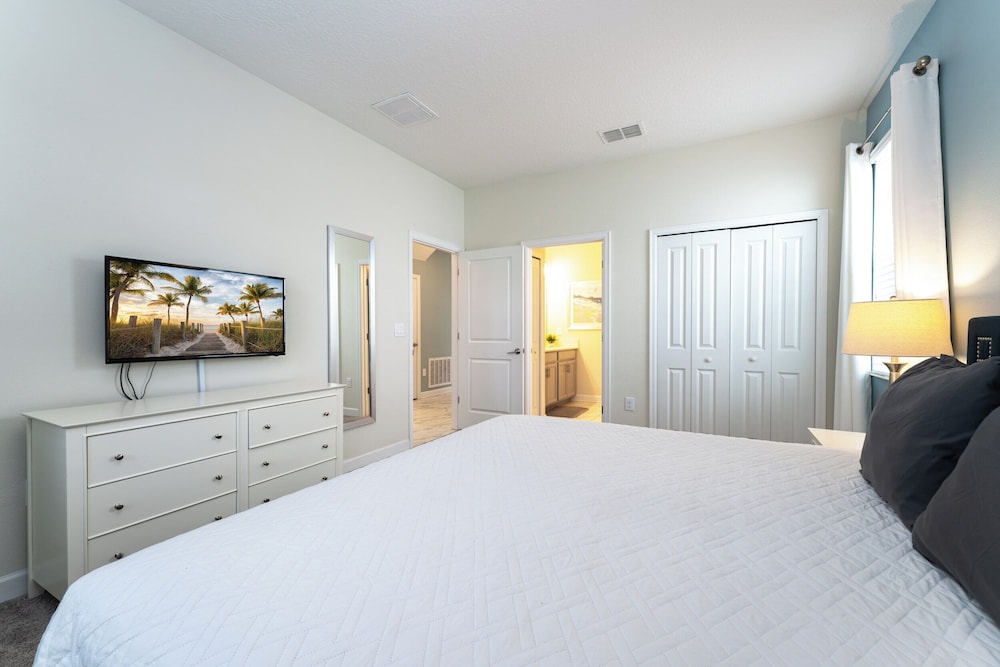 Magical 6BR Villa Pool Themed Room