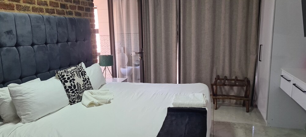 Tlokweng Rose Garden Guesthouse