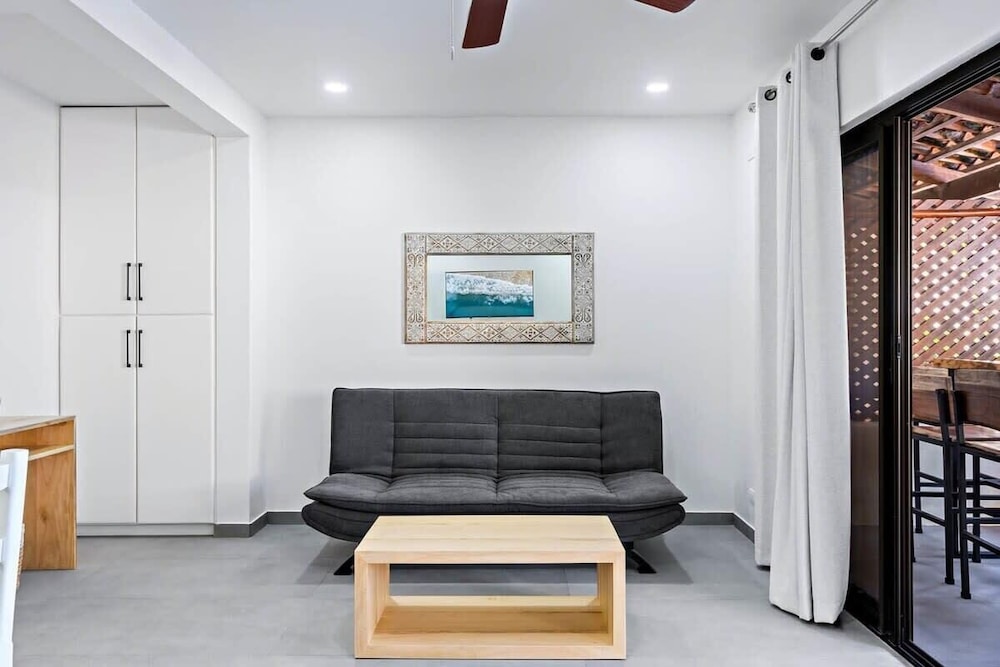 Modern Split-Level 2-Bedroom Condo with Pools, Terrace & Easy Beach Access