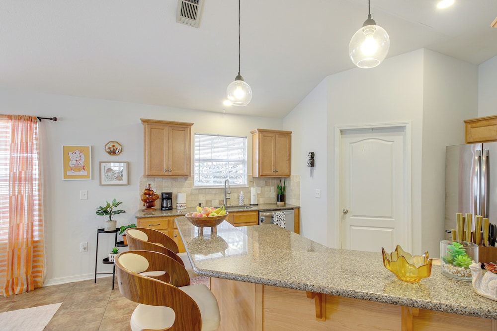 3 Mi to Escambia Bay: Home w/ Deck & Private Yard!