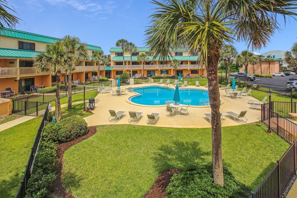 Oceanfront Luxury: 2BR Condo + Pool in St.aug