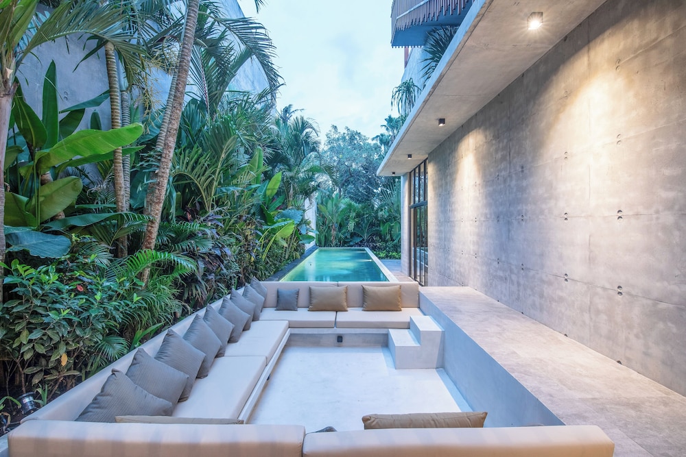 Modern 4 BR Villa Heart of Canggu 8mins to Beach
