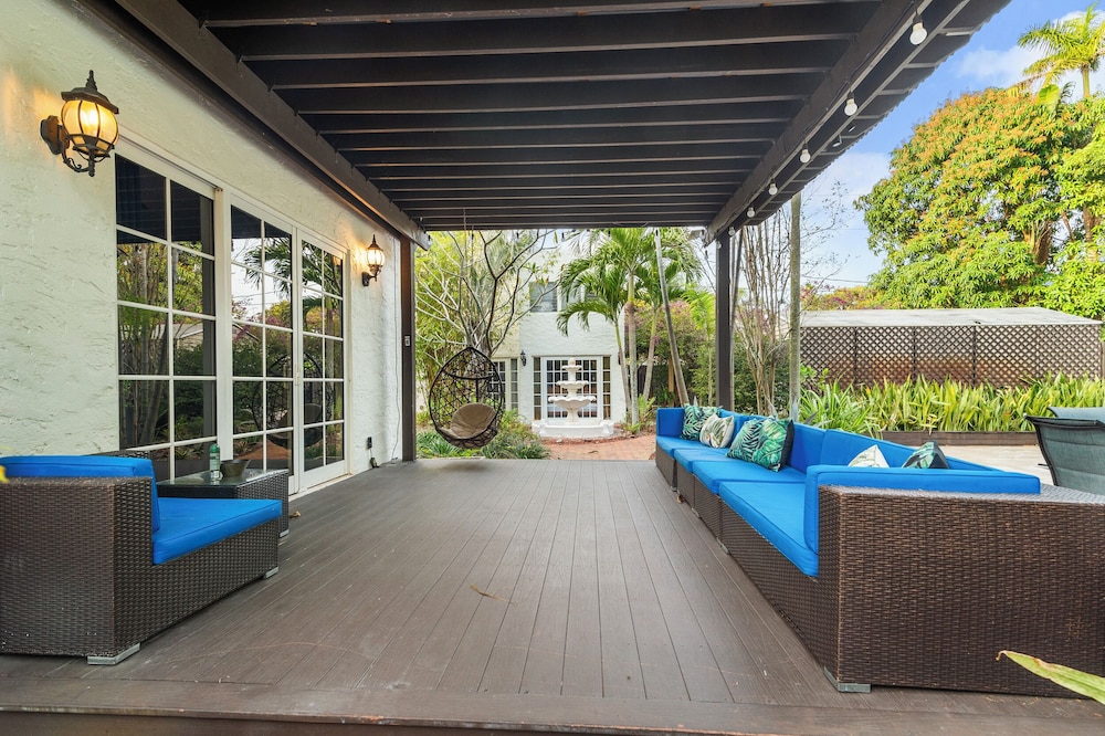 2 Mansions with Pool in West Palm Beach