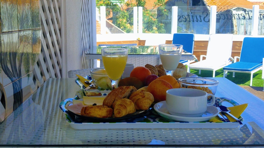 Lisbon Terrace Suites Apartment for Large Groups with Amazing Terrace