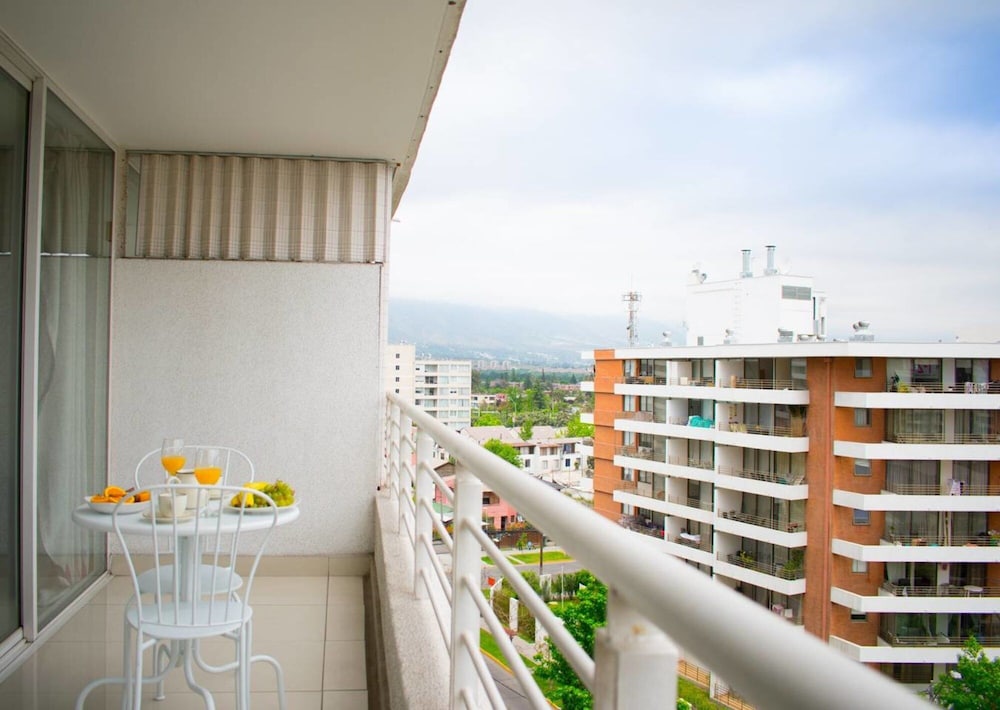 Carmelitas Contemporary 1BR Apt - Pool Gym Metro