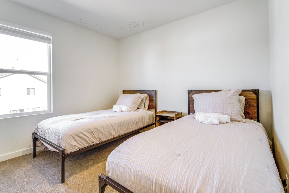 Reno Vacations - Modern Reno Vacation Home: Easy Access to Nature - Property Image 21