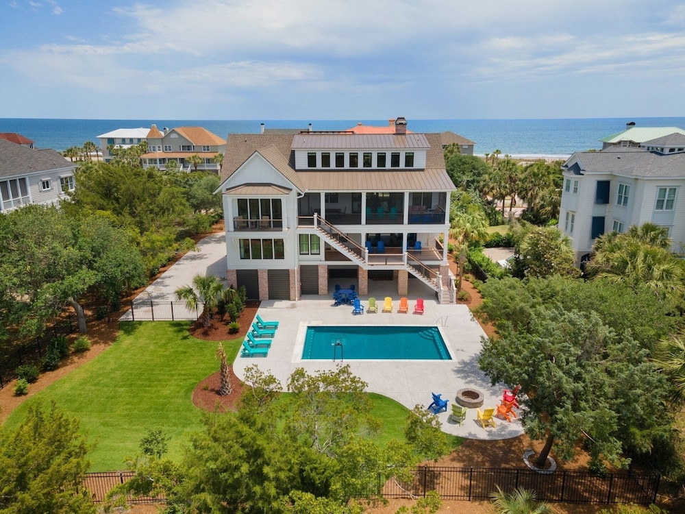 Cornfed Pelican 9 Bedroom Home