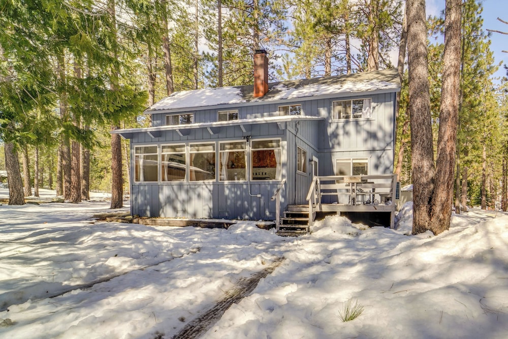 Graeagle Vacation Rental Cabin w/ Game Room! view 3