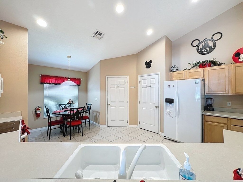 Spacious 4 Bed Villa With Pool/spa And Game Room 4 Bedroom Villa