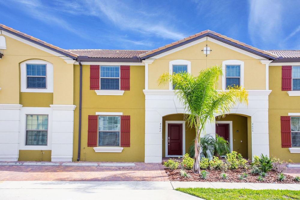 Townhome W/private Pool & Free Water Park!