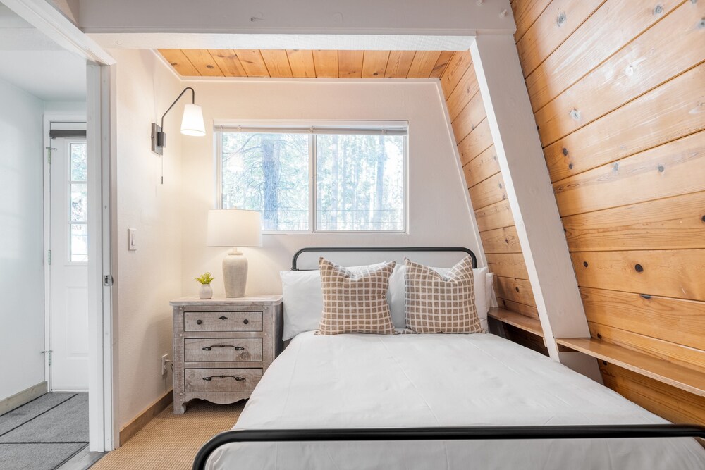 Chickaree & Chickadee Buyout by Avantstay 2 Sister Cabins view 4