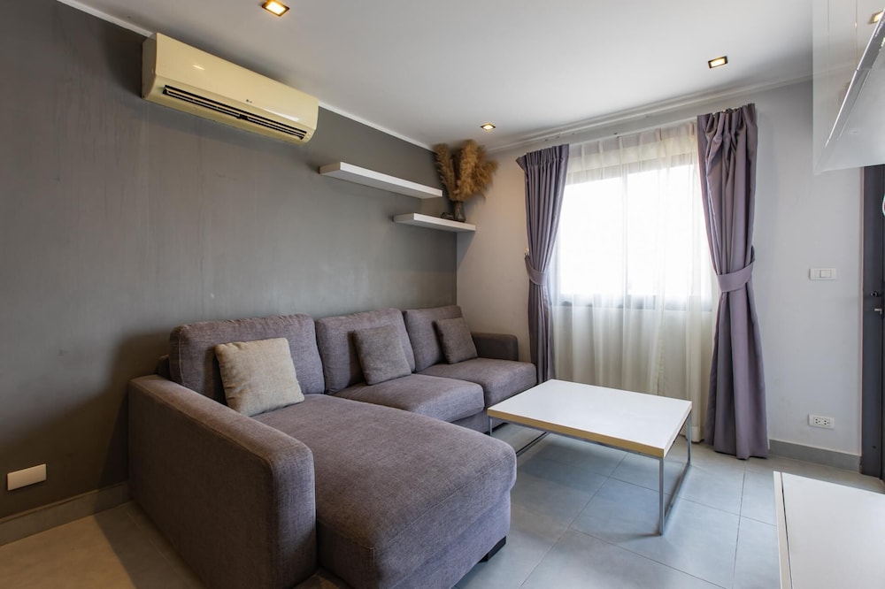 Modern Condo - 1BR T1 -501
