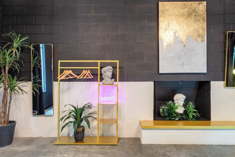 Upstay: Luxe Pool Retreat7 Min to Rainey St