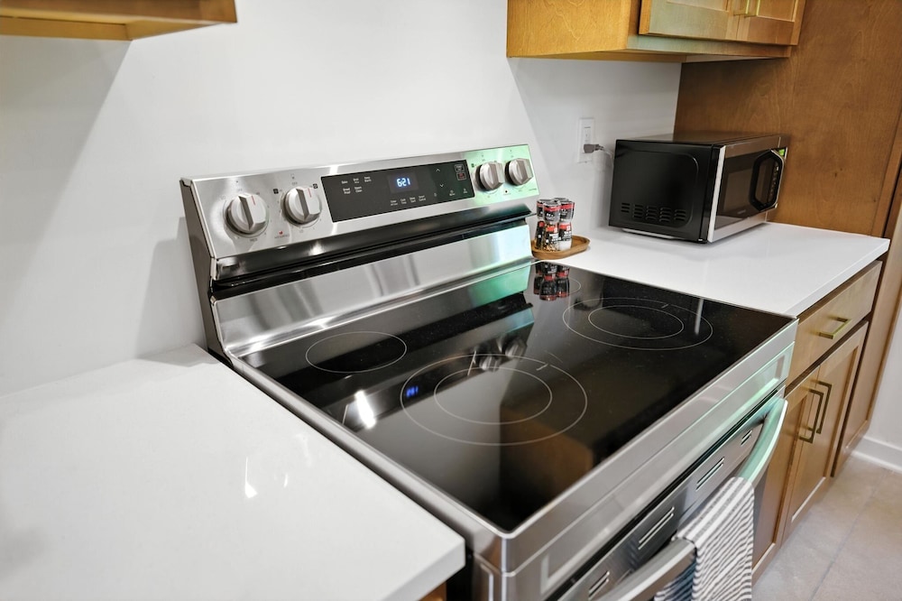 500 House - Unit B 2 Bedroom Townhouse