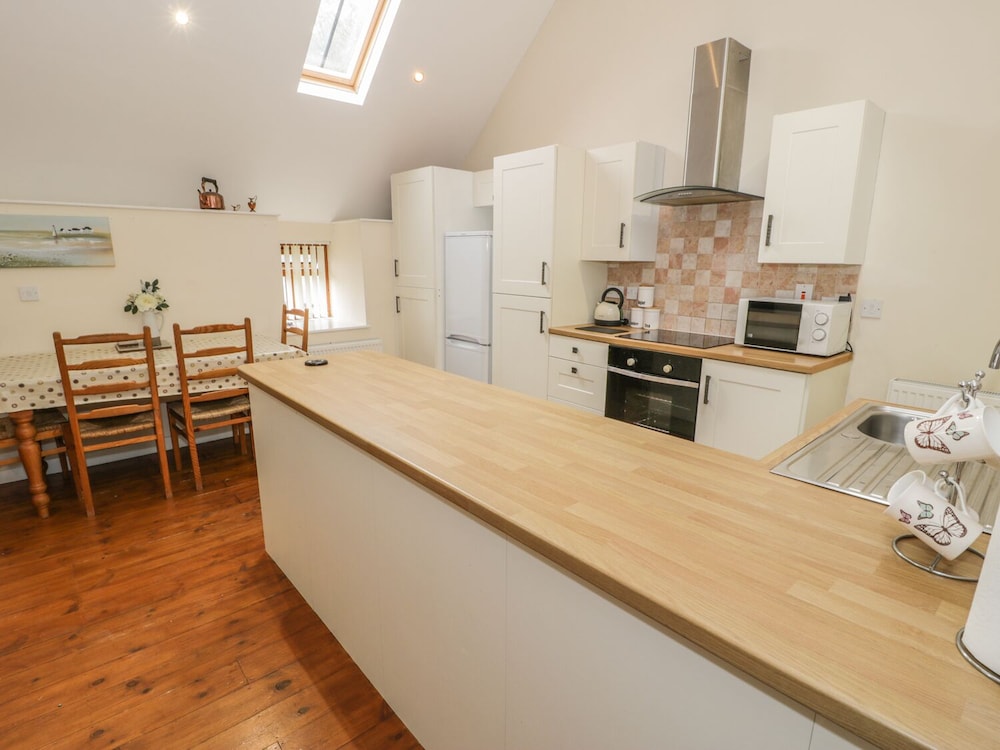 Hendoll Cottage 2 view 4