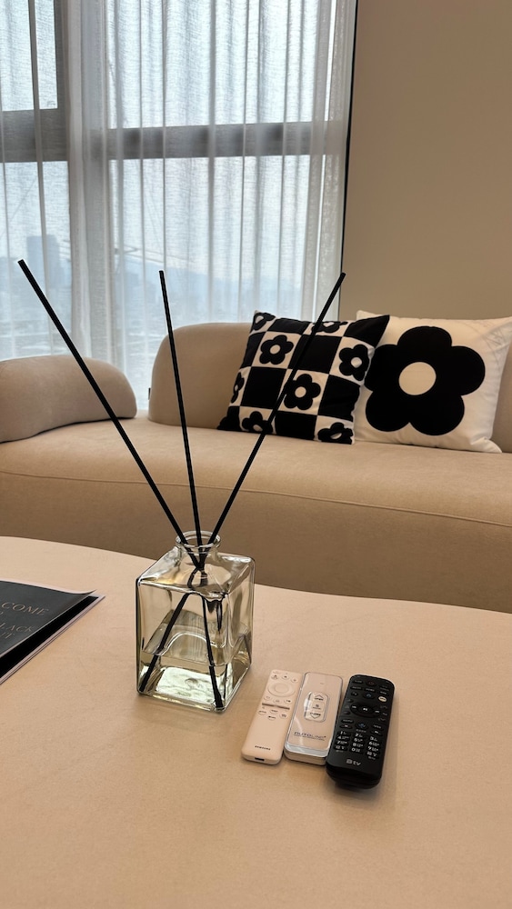 Caelum Black Gangnam Luxury Apt