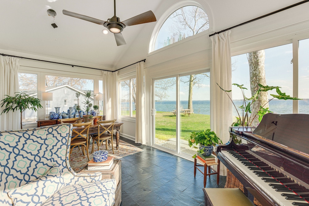 Hot Tub & Dock: Riverfront Cottage in Deltaville