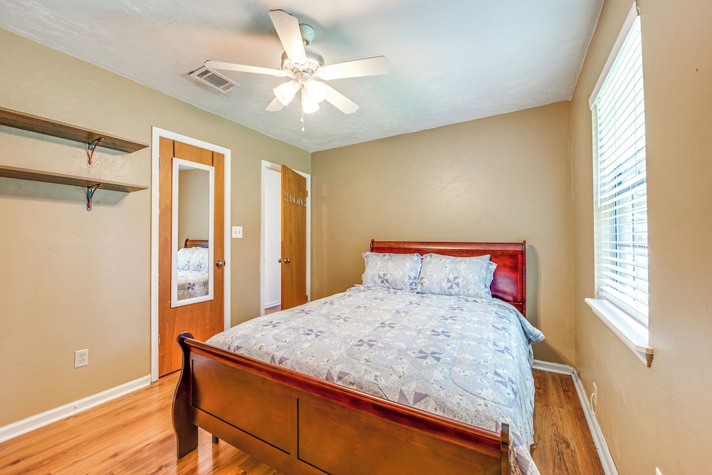 Quiet & Convenient Tallahassee Home, 4 Mi to Lake!