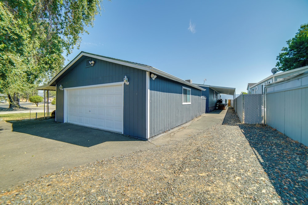 Hot Tub, Views & Dock! Playful Home on Clear Lake