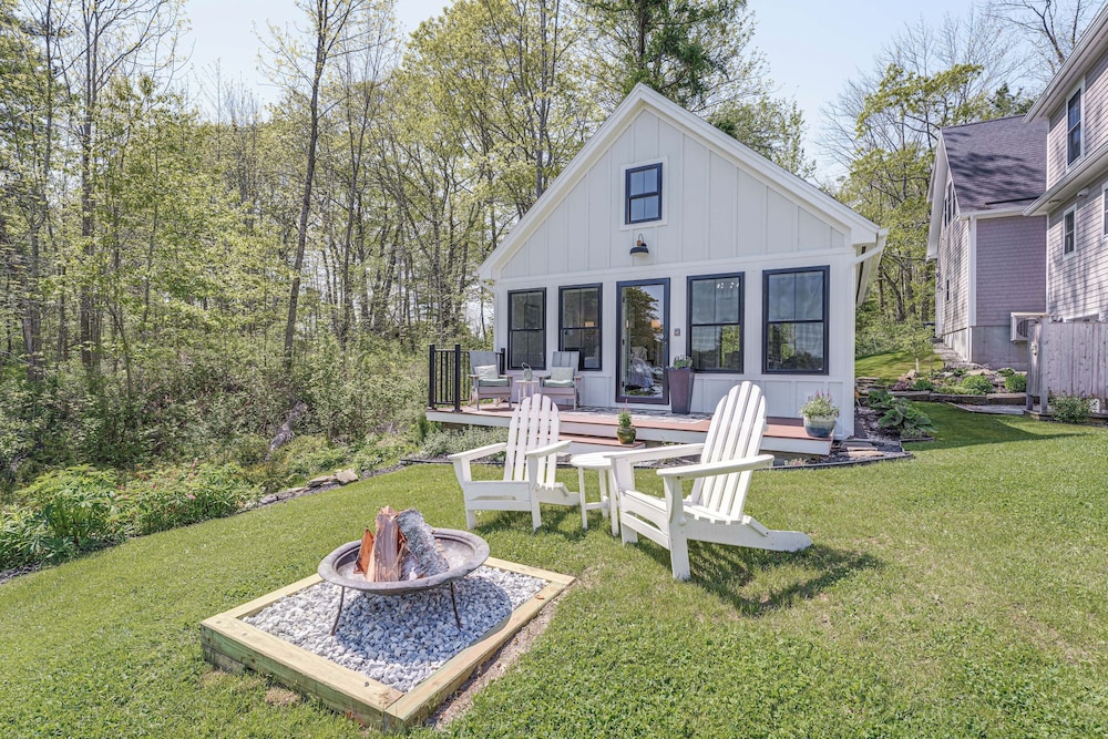 Oceanfront Studio w/ Private Dock in Harpswell!