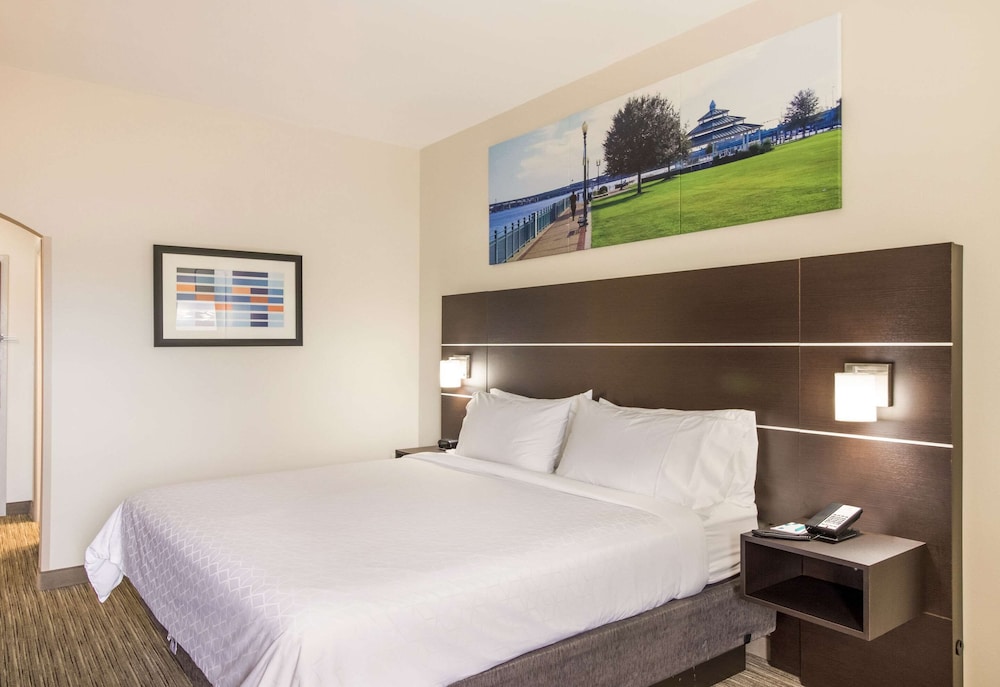 New Bern Vacations - Clarion Pointe New Bern - Property Image 21