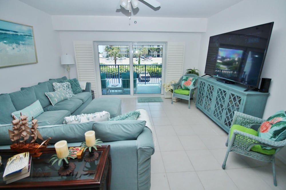 Oceanwalk 2-203