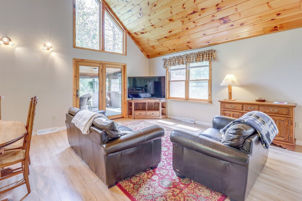 Peaceful Family Cabin on Schroon River!