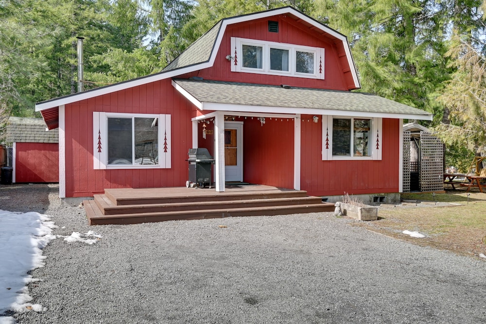Cozy Ashford Home - 5 Mi to Rainier Nat'l Park!