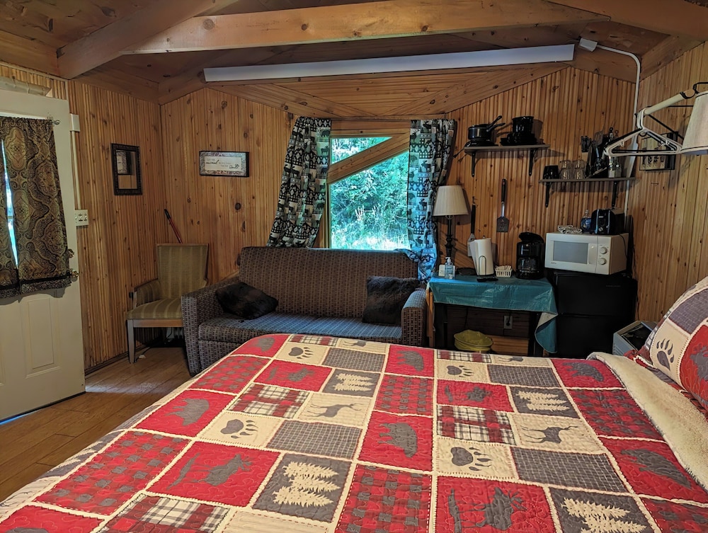 Ponderosa Pines Inn and Cabins