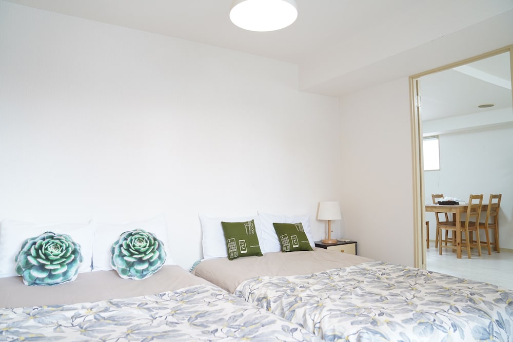 Metro Daikoku Apartment