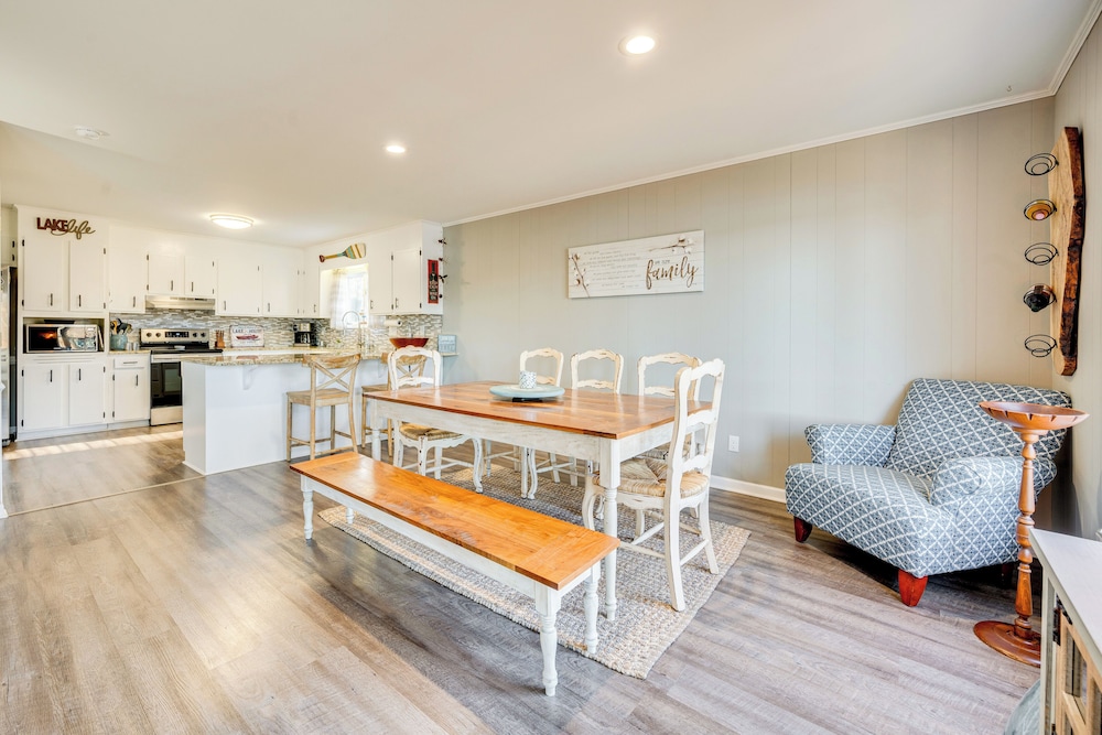 Private Boat Dock: Troutman Home on the Water!