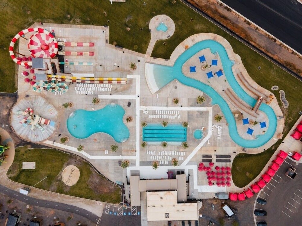 Desert Jewel With Private Gym And Pool 4 Bedroom Townhouse
