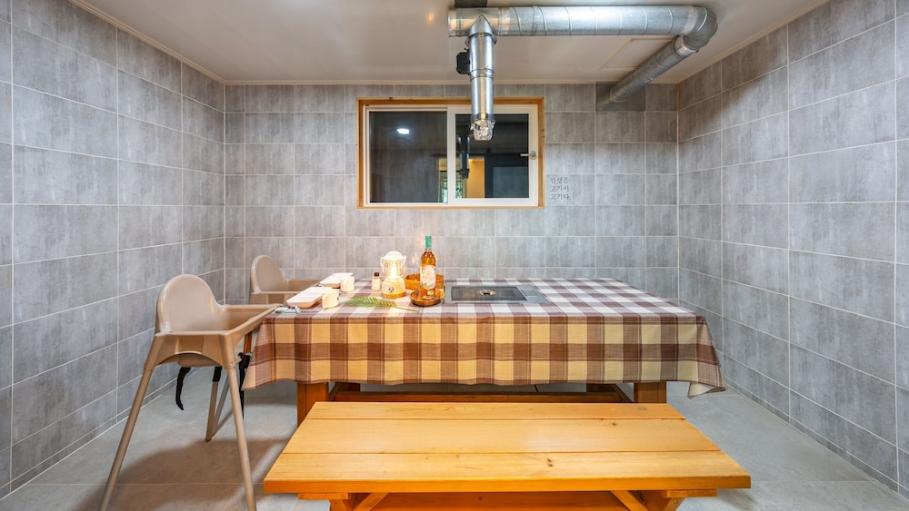 Gyeongju Jamjam Kids Pool Villa Pension