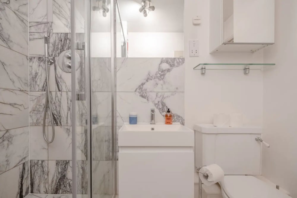 Bright 1 Bedroom Flat in Kensington Olympia