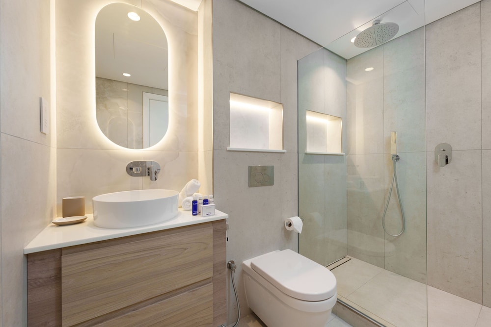 Chic 2BR Downtown Haven w Balcony City Views