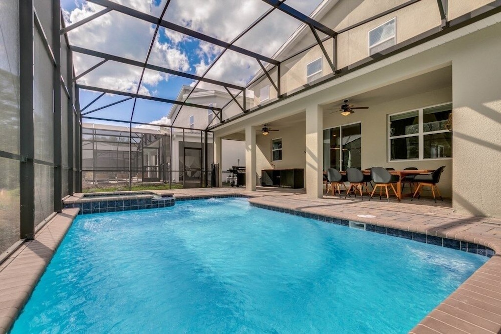 6 Bedrooms S / Storey Lake Home by RedAwning view 5